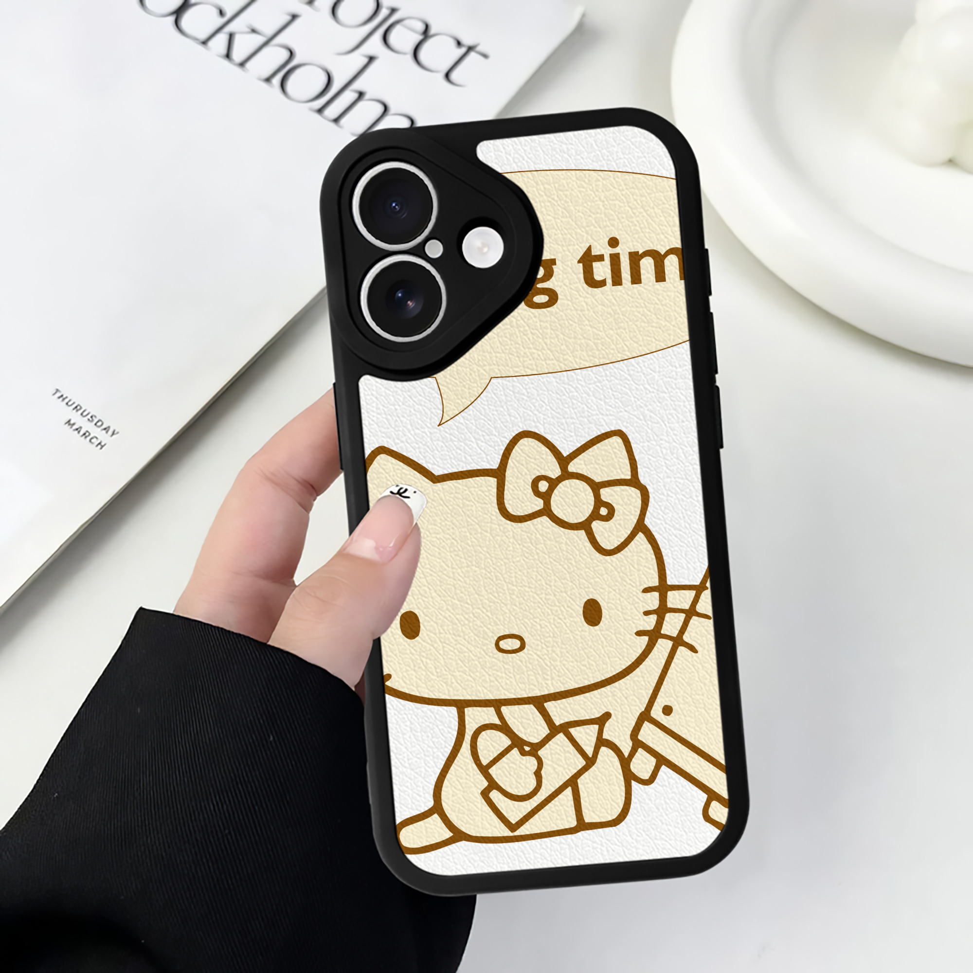（画像用） Hello Kitty ハローキティ 【iPhone 16シリーズ対応】シリコンスマホケース（レザー調） 材質：シリコン